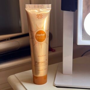 Parowu Herbal Spot-Removing Peel-Off Face Mask